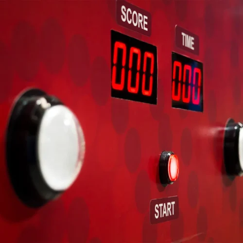 Close-up of Batak reaction game showing score and time display with start button