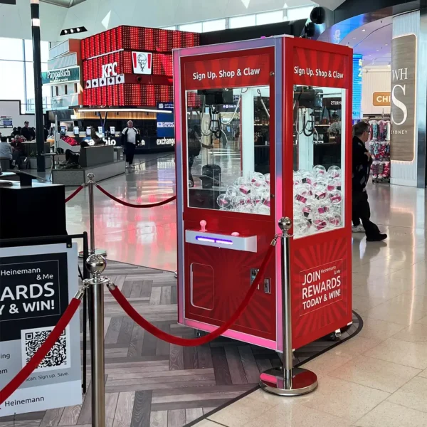 Claw machine used for a Heinemann airport retail promotion
